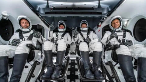 Tỷ phú Elon Musk đưa phi hành đoàn tư nhân đầu tiên lên vũ trụ