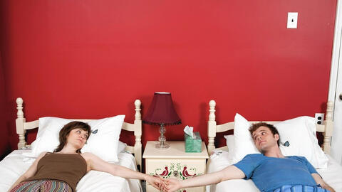 Tại sao các cặp vợ chồng hạnh phúc thường thích ngủ riêng?