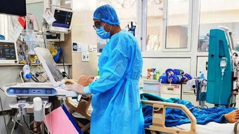 Phi công người Anh dương tính nhẹ với virus Covid-19 và rơi vào tình trạng nguy kịch