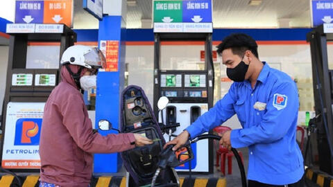 Giá xăng xác lập kỷ lục mới, tăng lên hơn 26.000 đồng/lít