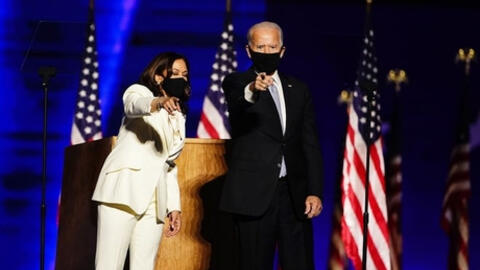 Ý nghĩa đằng sau bộ vest trắng của phó tổng thống Mỹ Kamala Harris