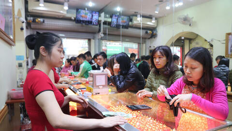 Vàng SJC giảm mạnh từ 100.000-180.000 đồng/lượng