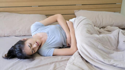 Đau bụng "ngày ấy" có thể là dấu hiệu của những bệnh nguy hiểm