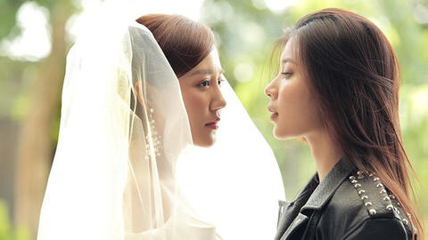 MV mới 'Nghe nói anh sắp kết hôn rồi' của Văn Mai Hương cùng Bùi Anh Tuấn mang màu sắc LGBT