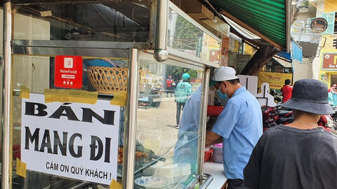 TP.HCM ra công văn khẩn sau khi cấm bán thức ăn mang về