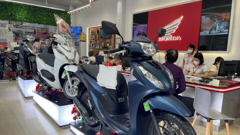 Honda Vision đội giá hơn chục triệu đồng, khách hàng lắc đầu ngao ngán