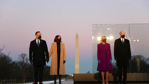 Ông Biden và bà Harris tưởng niệm nạn nhân COVID-19 trước lễ nhậm chức