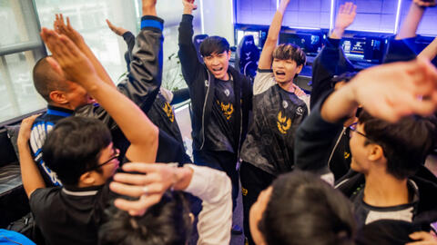 GAM phục thù thành công R7: Khán giả LMHT quốc tế "khóc thét", Thầy Giáo Ba "vẽ" ngay kịch bản