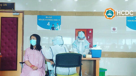 CDC Mỹ khuyến cáo khẩn cấp tất cả phụ nữ mang thai cần được tiêm vaccine COVID-19