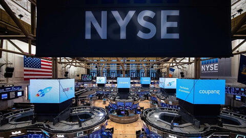 Phố Wall kết thúc tuần giao dịch nhiều biến động với mức tăng điểm cao