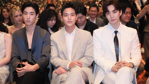 Loạt khung hình tinh hoa hội tụ: Junho (2PM) so kè "hoàng tử nụ cười" James Jirayu, mỹ nam GOT7 như "mất sổ gạo" giữa dàn nam thần Thái