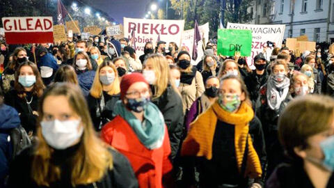 Phụ nữ Ukraine gặp khó với luật cấm phá thai của Ba Lan