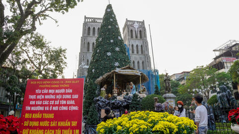 Hà Nội dựng chột cấm nhiều tuyến đường quanh Nhà thờ Lớn, Hồ Gươm trong đêm Noel