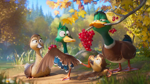 Nhà vịt di cư - Vui nhộn và thấm đẫm thông điệp tình cảm gia đình nhiều thế hệ