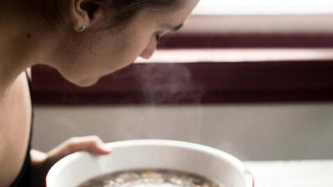 Chuyên gia cảnh báo nguy hiểm có thể gặp phải nếu lạm dụng xông hơi chữa Covid-19