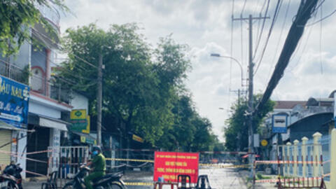 Người dân bức xúc khi bị phong tỏa rồi bỏ rơi ở Bình tân, TP HCM