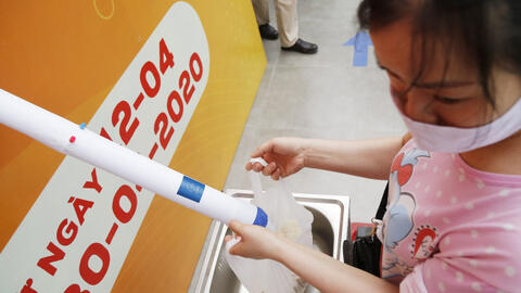 Ngày đầu tiên hoạt động của cây ATM gạo tại Hà Nội