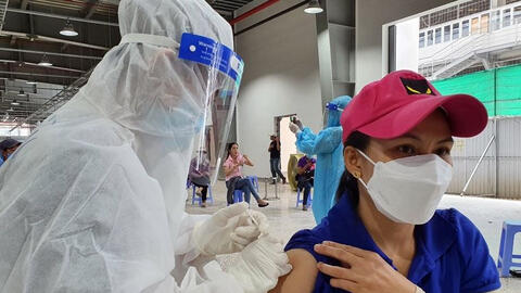 Ưu tiên tiêm vaccine cho công nhân các doanh nghiệp thực hiện '3 tại chỗ'