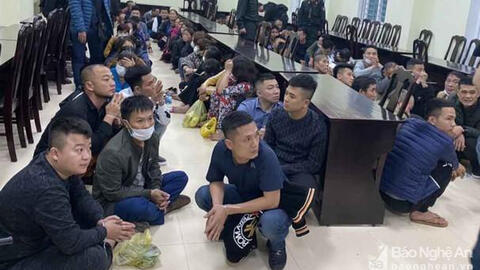 Phá sới bạc “khủng” bắt giữ 101 đối tượng nam nữ