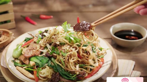 Món ngon mỗi ngày: Mì EFU xào nấm trà