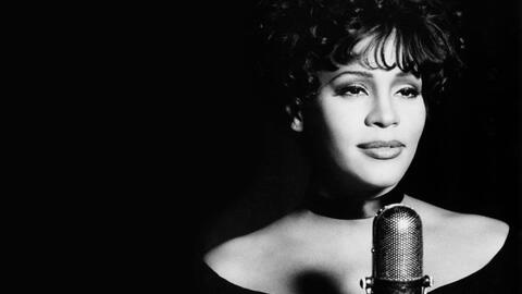 Whitney Houston: Từ cô bé hát Gospel trở thành diva nhạc Pop với chất giọng đa thanh kì lạ