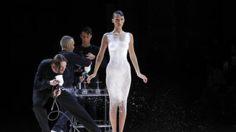 Chiếc váy của Bella Hadid và sự nâng tầm của thời trang digital