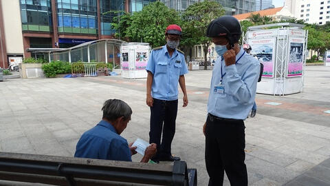 Phó thủ tướng yêu cầu TP HCM phạt nghiêm người không đeo khẩu trang nơi công cộng