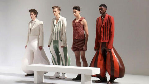 Những trang phục gây tranh cãi làng mốt đầu năm 2020