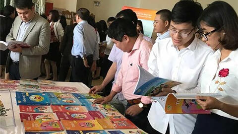 Bộ GD-ĐT xin rút khỏi việc tổ chức biên soạn sách giáo khoa mới