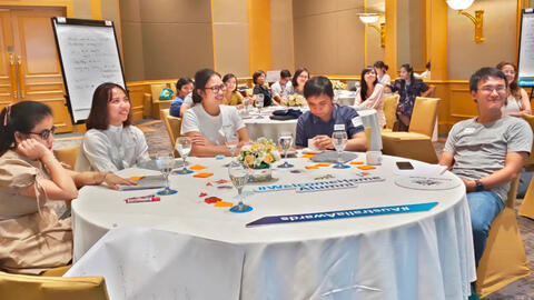 Du học sinh chật vật sau khi về nước