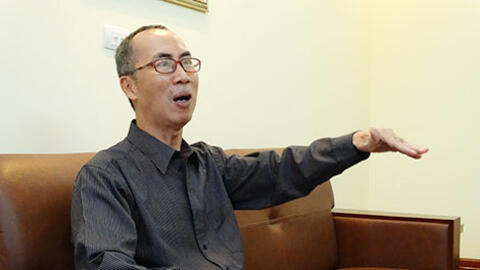 Thầy giáo Lê Bá Khánh Trình: Luôn có một lời giải của Chúa, nhưng...