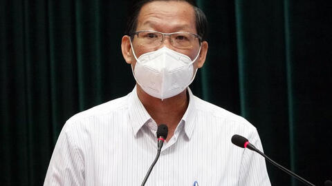 Chủ tịch TPHCM: Có thông tin thành phố sẽ đón thêm ít nhất một làn sóng dịch COVID-19