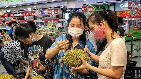 Thị trường thực phẩm ngày 18/3: Giá sầu riêng cao gần gấp đôi so với cùng kỳ năm ngoái