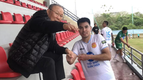 Ông Park Hang-seo thừa nhận thất nghiệp nhưng vẫn đến tận nơi tặng trò cũ ở đội tuyển Việt Nam quà sinh nhật