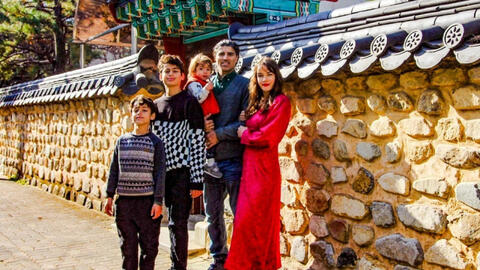 Từ Mỹ đến quốc gia nổi tiếng nhất châu Á này để sống, người phụ nữ sinh 3 con vẫn muốn sinh thêm vì lý do bất ngờ