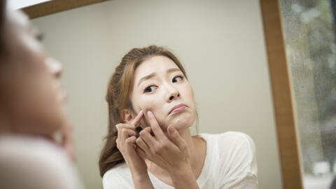 Bác sĩ chỉ ra 4 thực phẩm càng ăn càng khiến mụn mọc nhiều