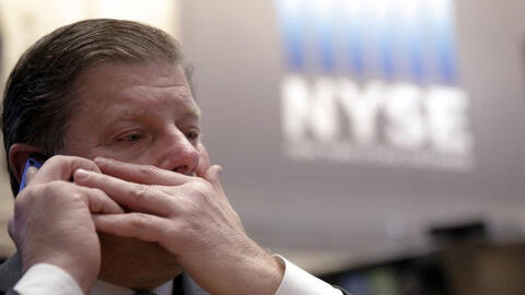 Thị trường chứng khoán Mỹ giảm điểm sau khi đóng cửa ở mức cao kỷ lục vào cuối tuần trước