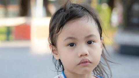 Có 1 kiểu gia đình hủy hoại đứa trẻ còn hơn cả nghèo đói: Càng để lâu cuộc đời con càng trượt dốc không phanh