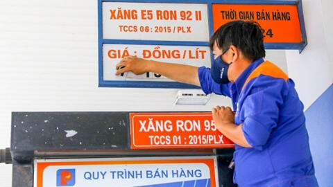 Giá xăng giảm hơn 100 đồng/lít