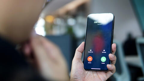 Cơ quan chức năng cảnh báo: Nghe điện thoại từ số lạ, nếu có dấu hiệu này phải cúp máy ngay!