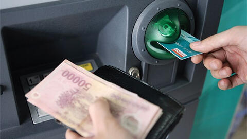 Quy định mới về trả lương qua thẻ ATM từ 01/01/2021