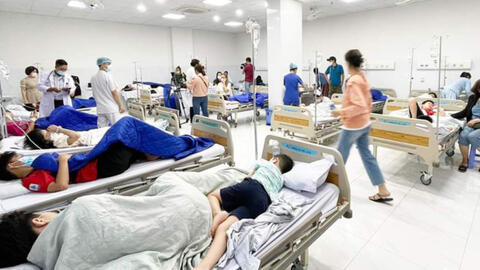 Hàng trăm học sinh trường Ischool Nha Trang nhập việc cấp cứu vì ngộ độc sau buổi ăn trưa