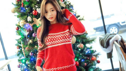 Những mẫu áo len đỏ, trắng và xanh cho mùa Noel 2019