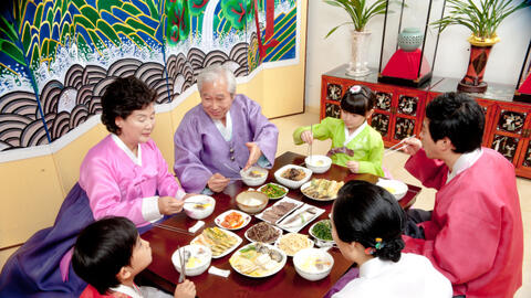 Món ăn biểu tượng trong ngày Tết tại Hàn Quốc: Được giới quý tộc thời xưa ưa chuộng, chỉ dùng 1 nguyên liệu nhưng mang ý nghĩa đặc biệt