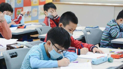 Nhiều trường tại Hà Nội cho học sinh nghỉ học sau khi xuất hiện nhiều ca mắc COVID-19