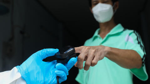 10 dấu hiệu cảnh báo bệnh nhân Covid-19 trở nặng cần liên hệ y tế ngay