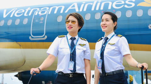 Vietnam Airlines trả thêm lương cho phi công người Việt