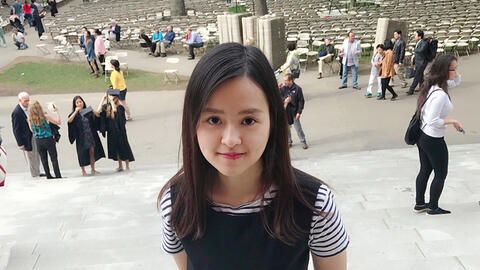 Du học sinh Việt góp công vào việc đòi công lý cho sinh viên quốc tế trước luật hạn chế visa