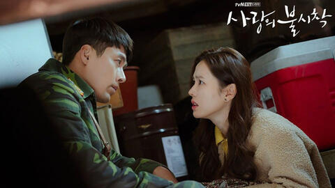 "Hạ cánh nơi anh" lộ ảnh hậu trường cái kết buồn