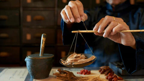 Trung Quốc từng kết hợp dùng đông y để điều trị Covid-19 ở Vũ Hán